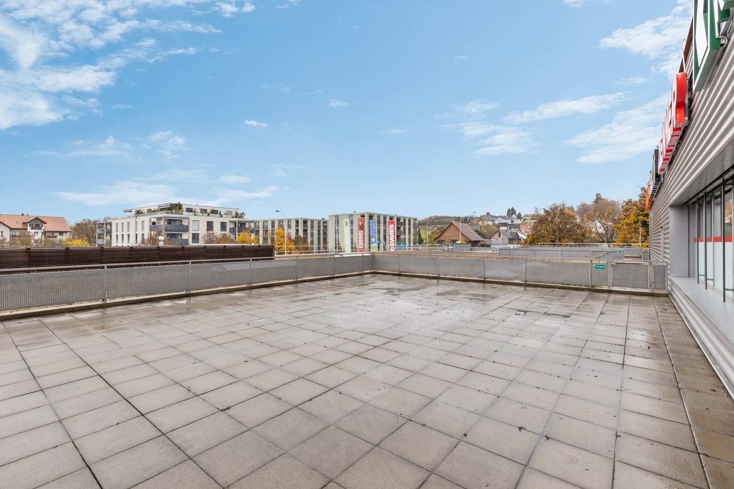 negozio di 659m²