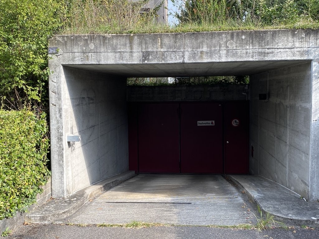 Posto auto coperto per biciclette
