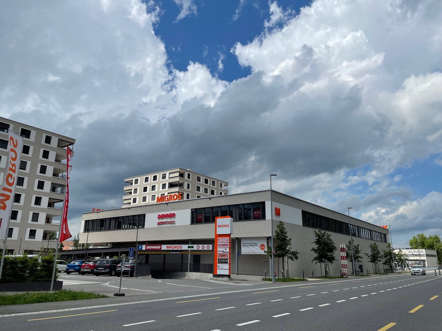 87m² shopping centre