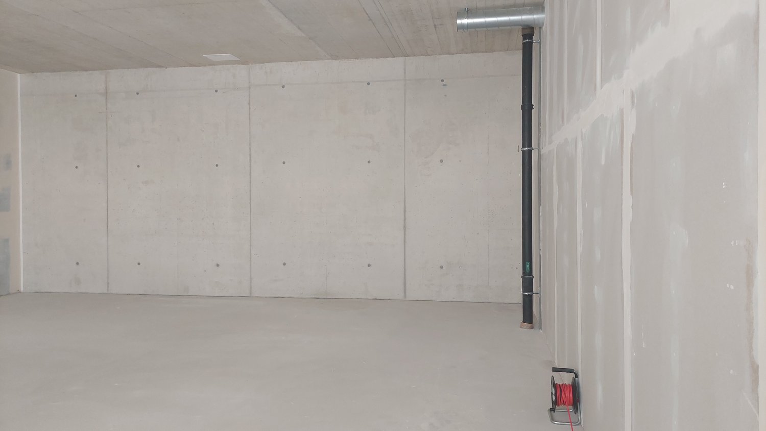 87m² shopping centre