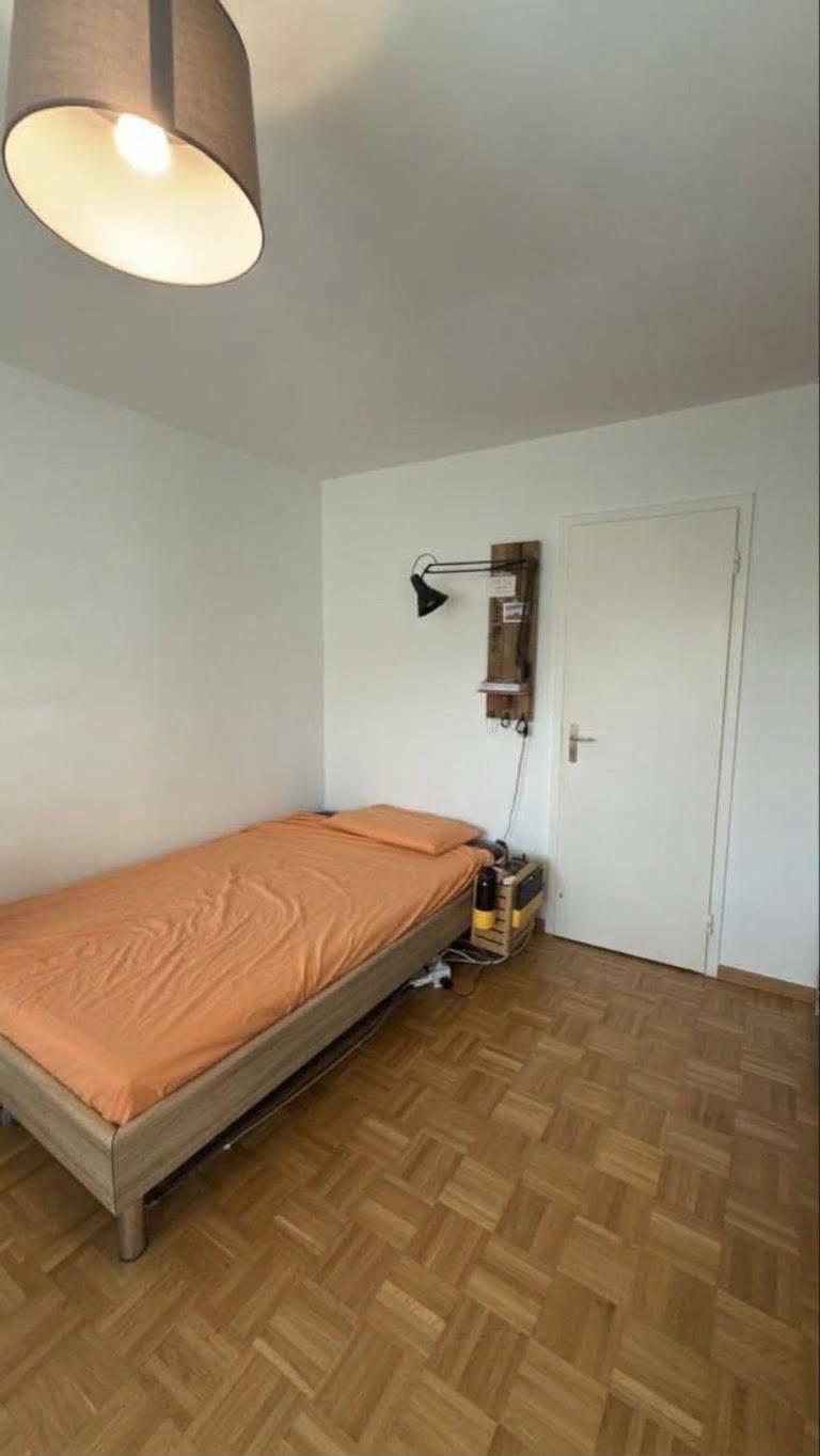 Camera in un appartamento condiviso, foto 2 di 8