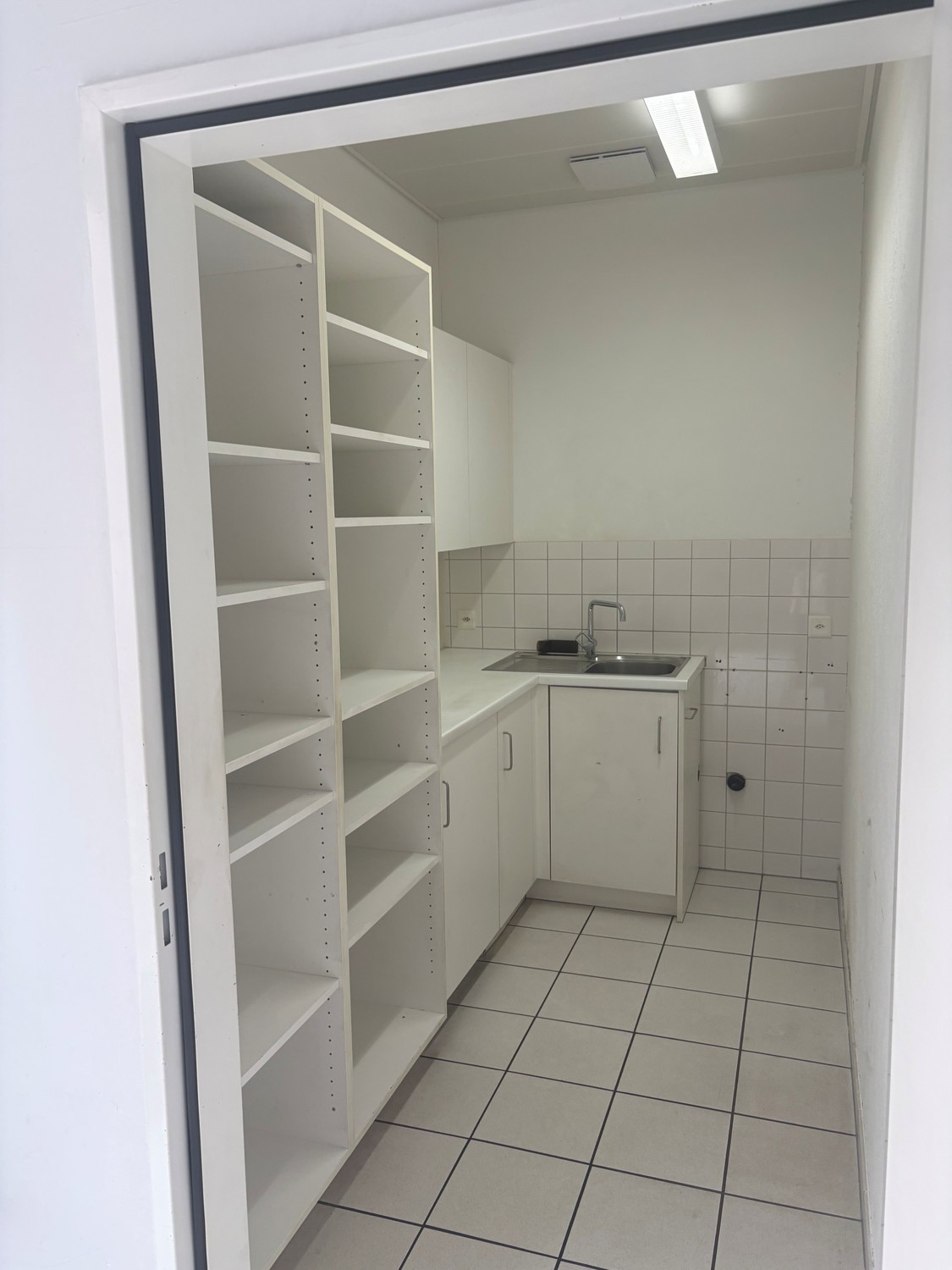 120m² shop