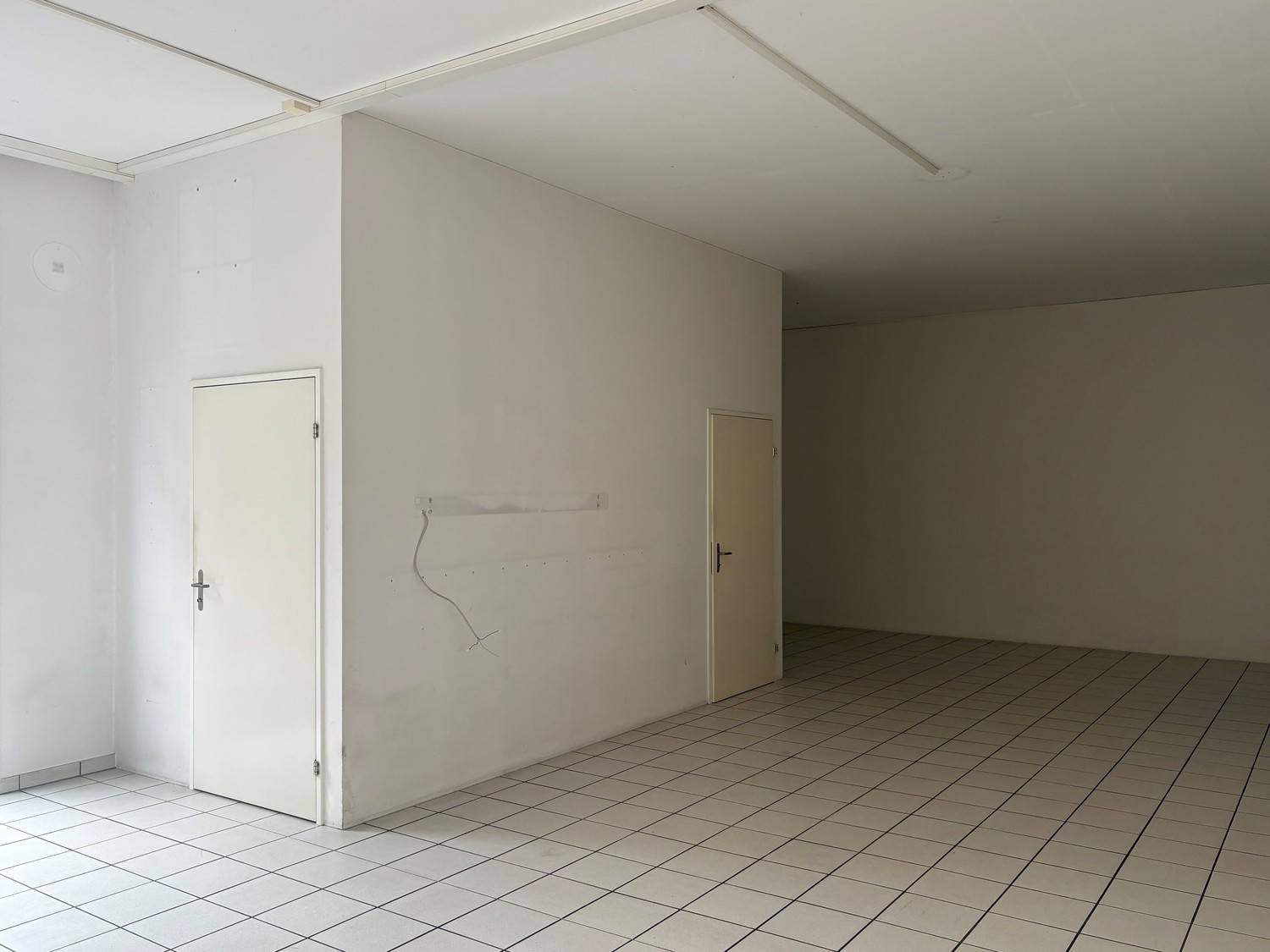 120m² shop