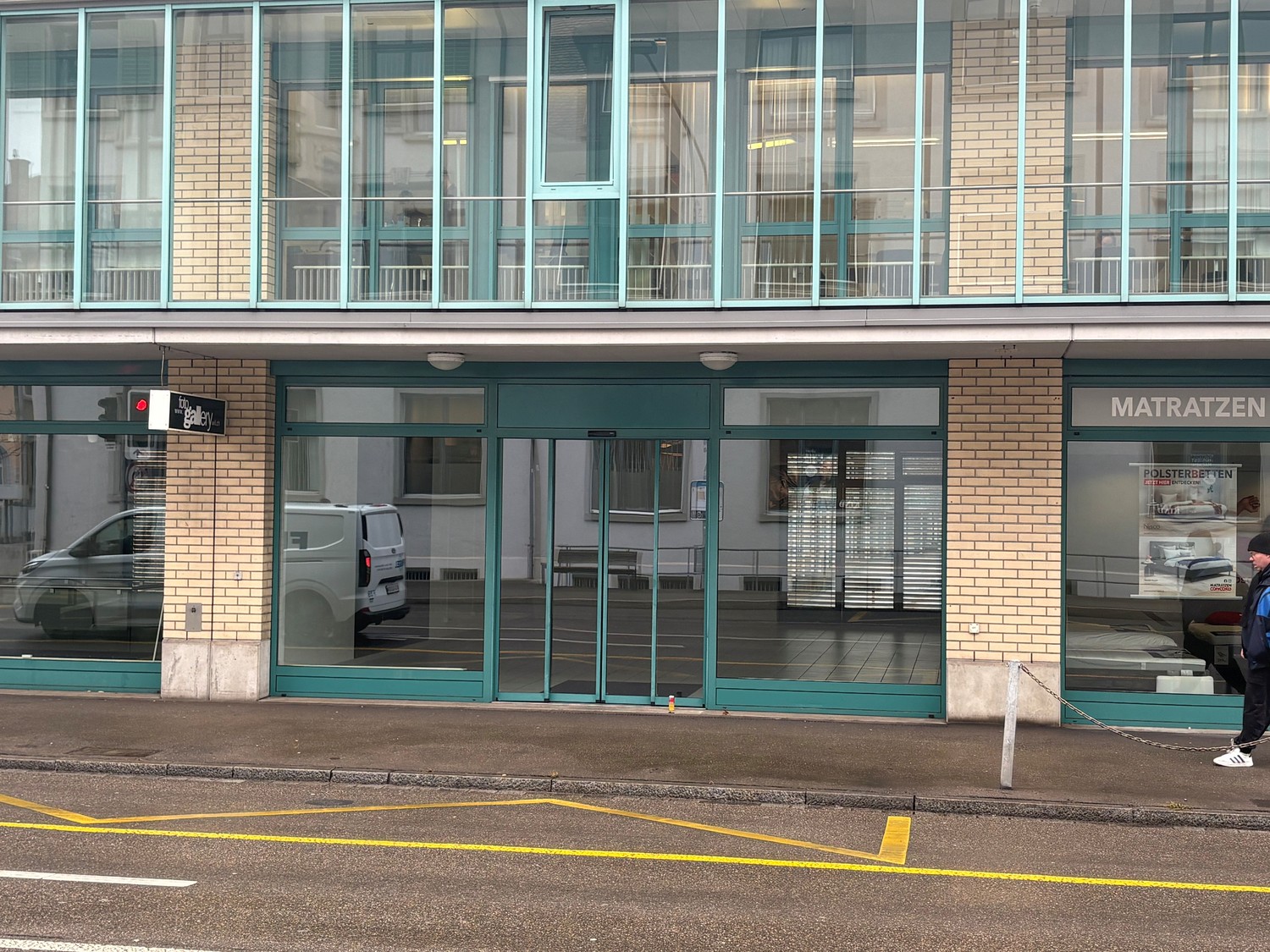 120m² shop