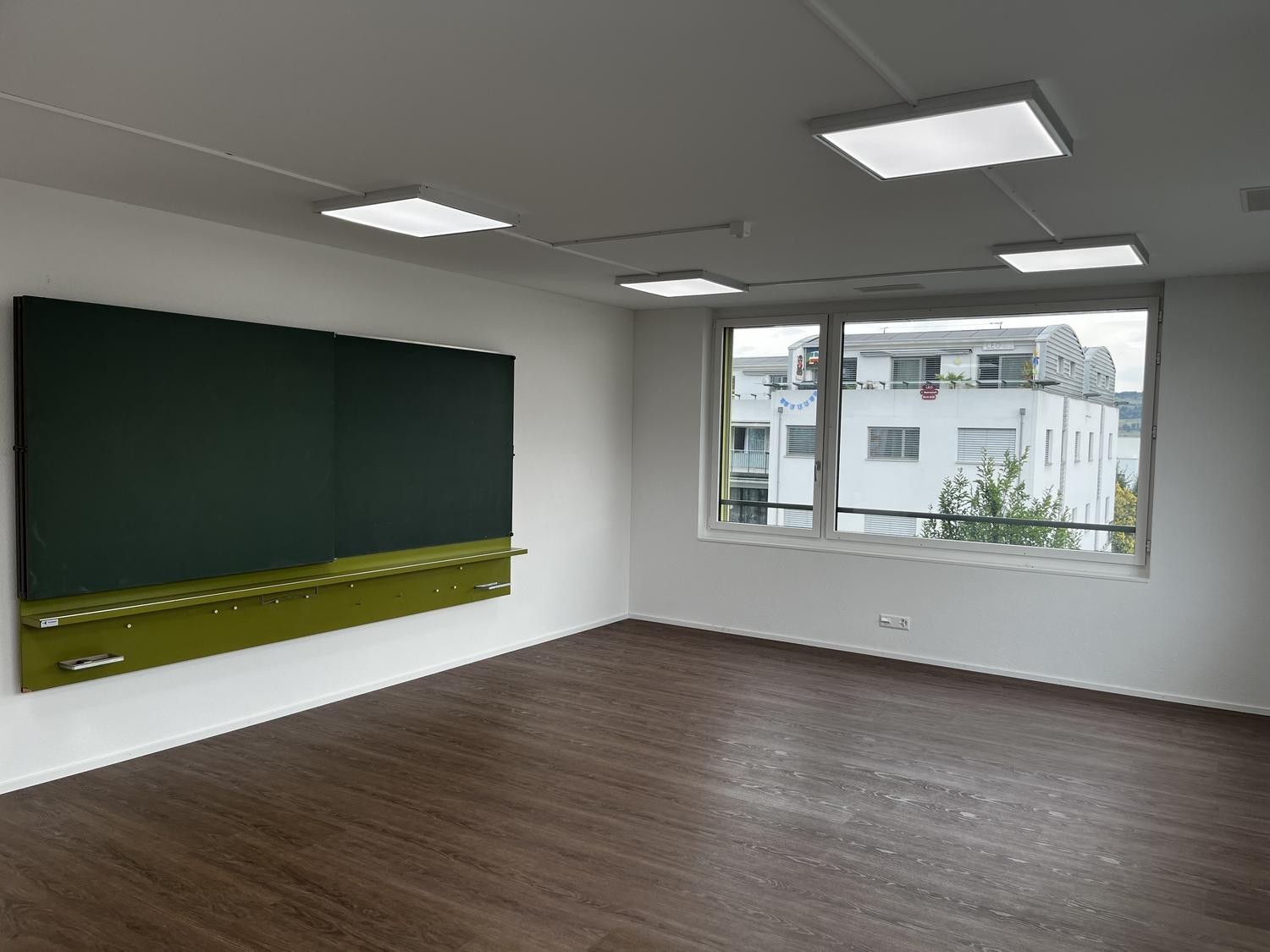 139m² office