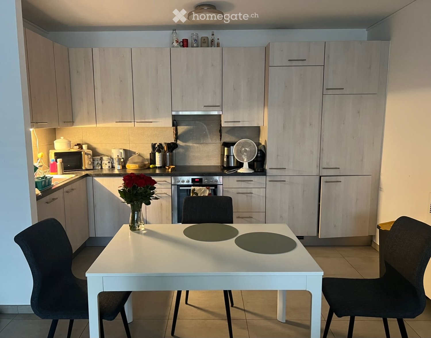 Appartement de 2 ½ pièces

Je cherche un locataire pour un appartement de 2,5 pièces situé via Odescalchi, juste après la frontière italienne. L'appartement est très lumineux et bien meublé. Matelas et canapé d'angle double pratiquement neufs. Terrasse habitable agréable. Étant collé à la frontière,
