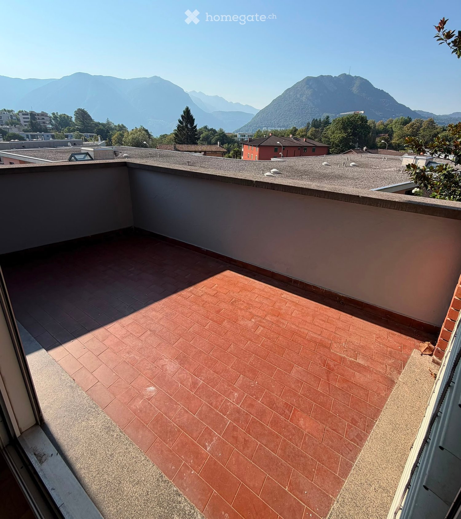 5 rooms apartment