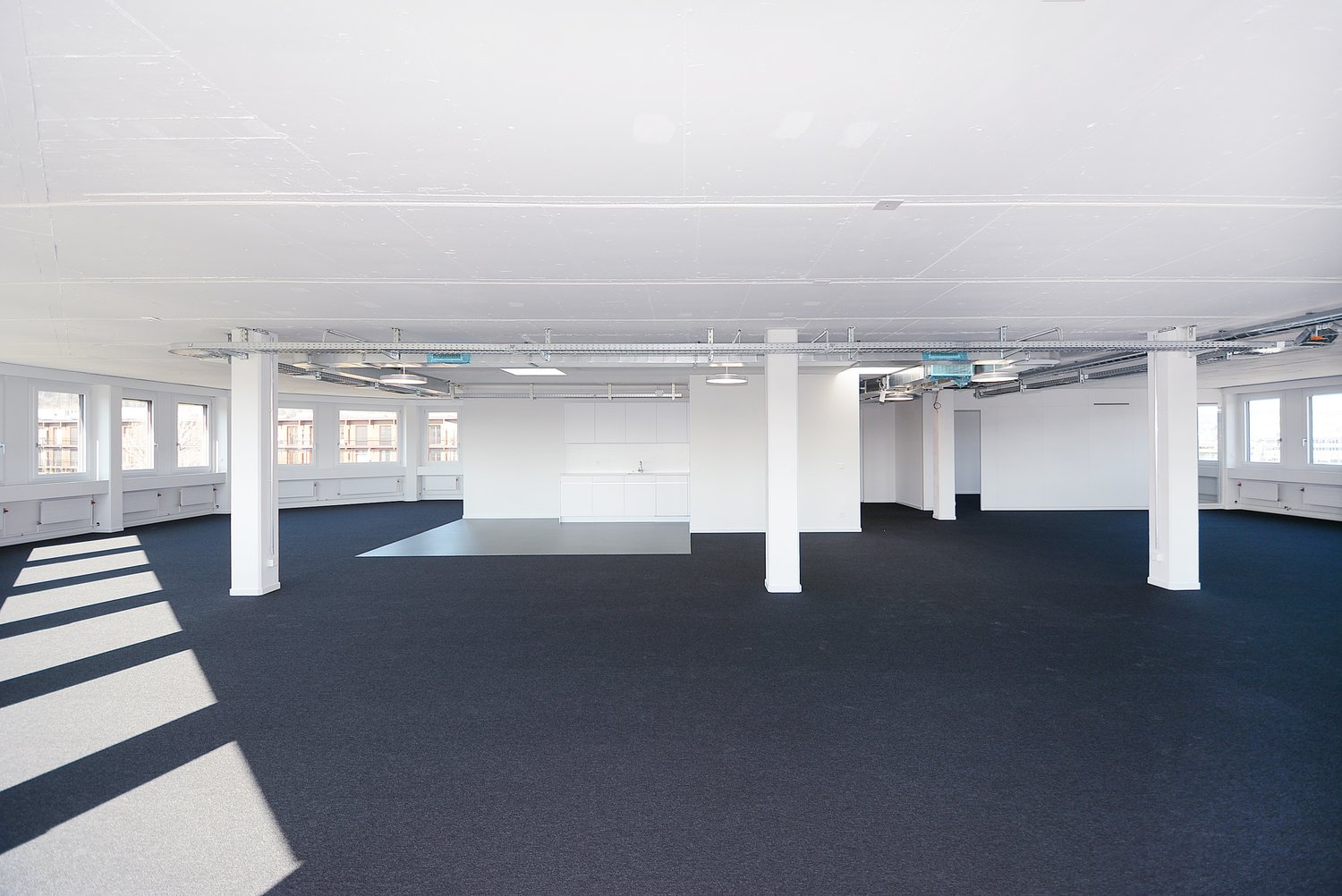 304m² office

Finished office spaces on the 5th floor - rent with a view.

On the top floor of the extensively renovated property, we are renting out a finished office area of 304m2.

What do you get?

- finished meeting rooms, individual offices as well as focus rooms

- Open kitchenette

- Ventila