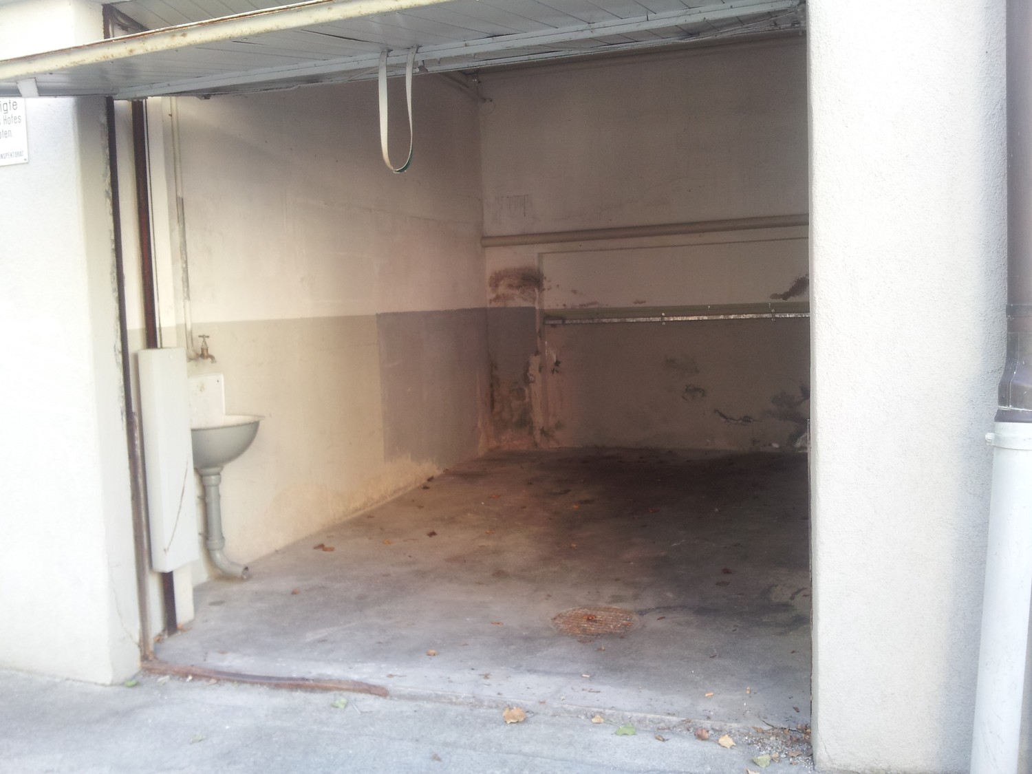 Posto auto aperto di 14-16m², foto 1 di 2