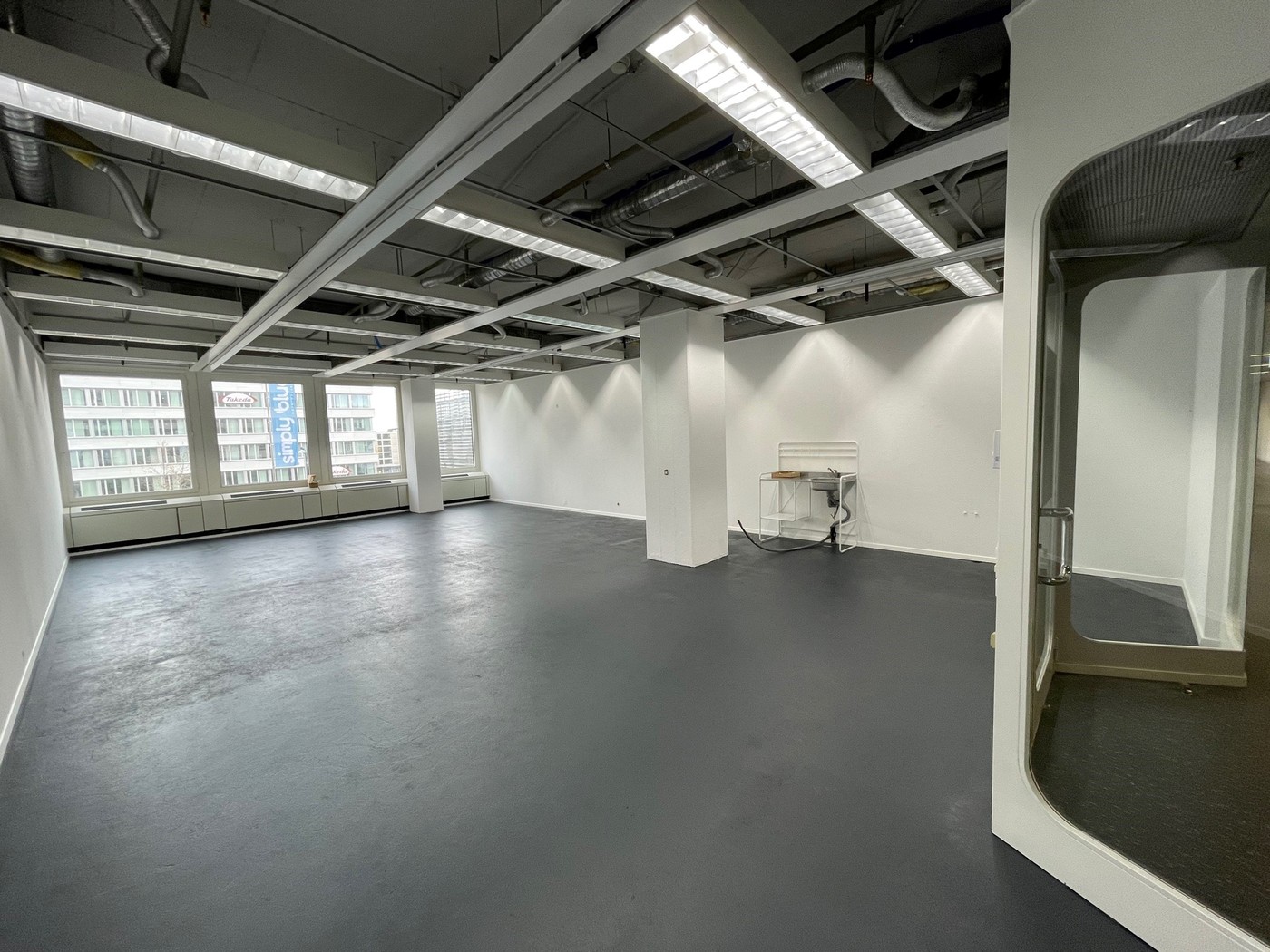 95m² commercial