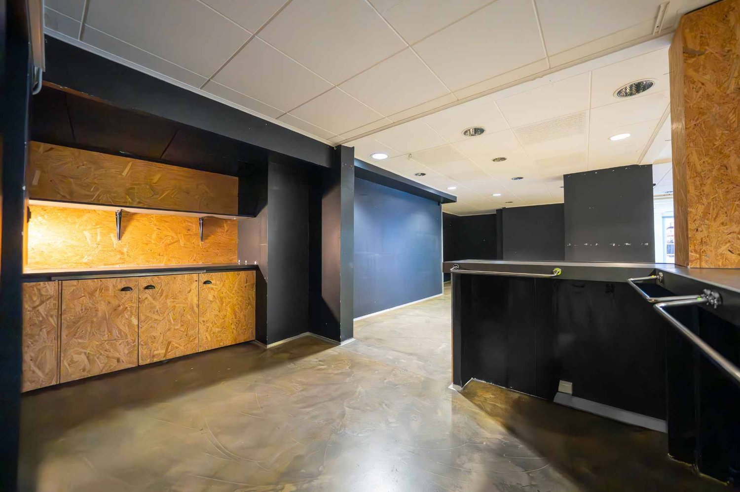 190m² arcade