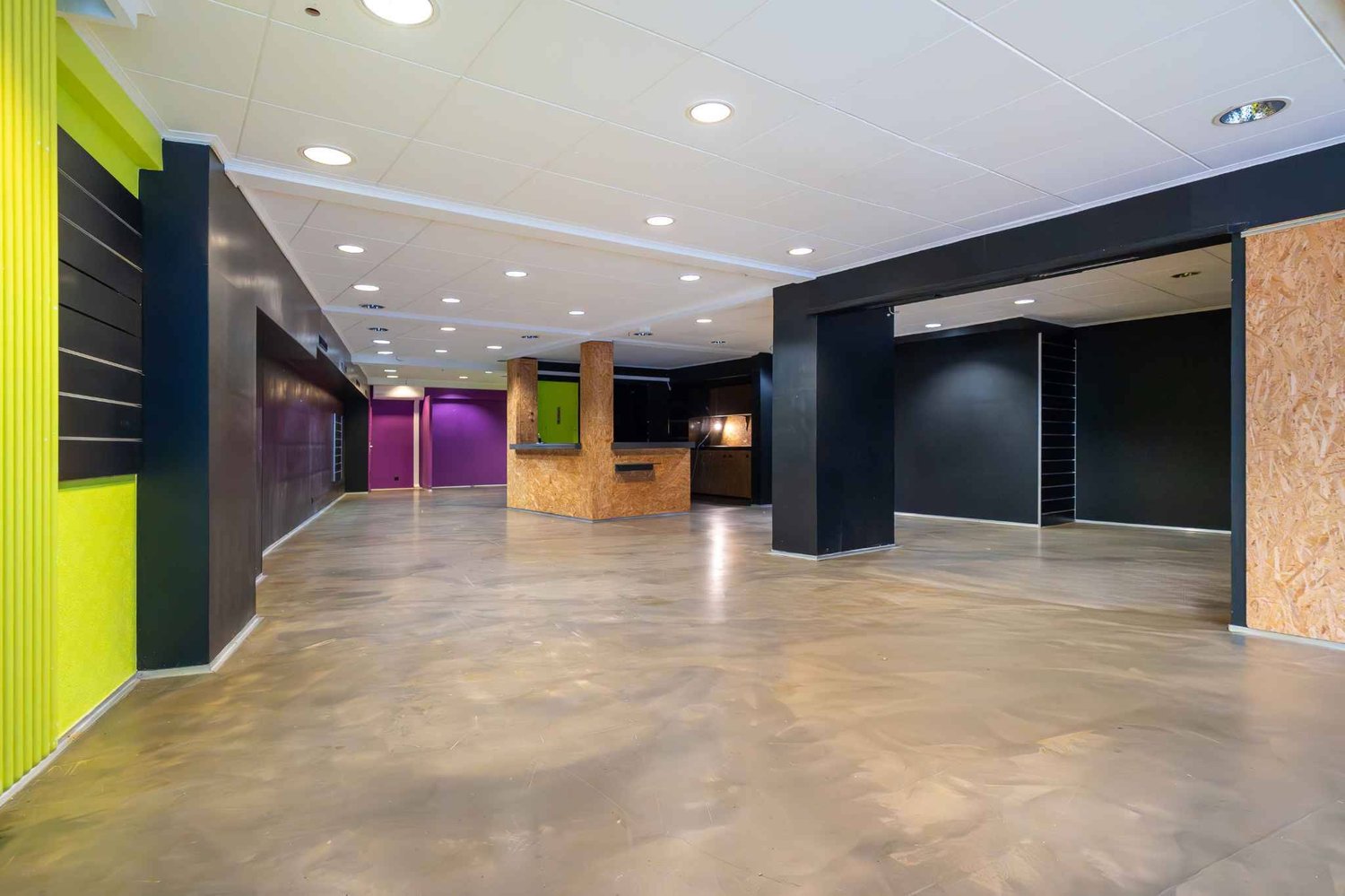 190m² arcade