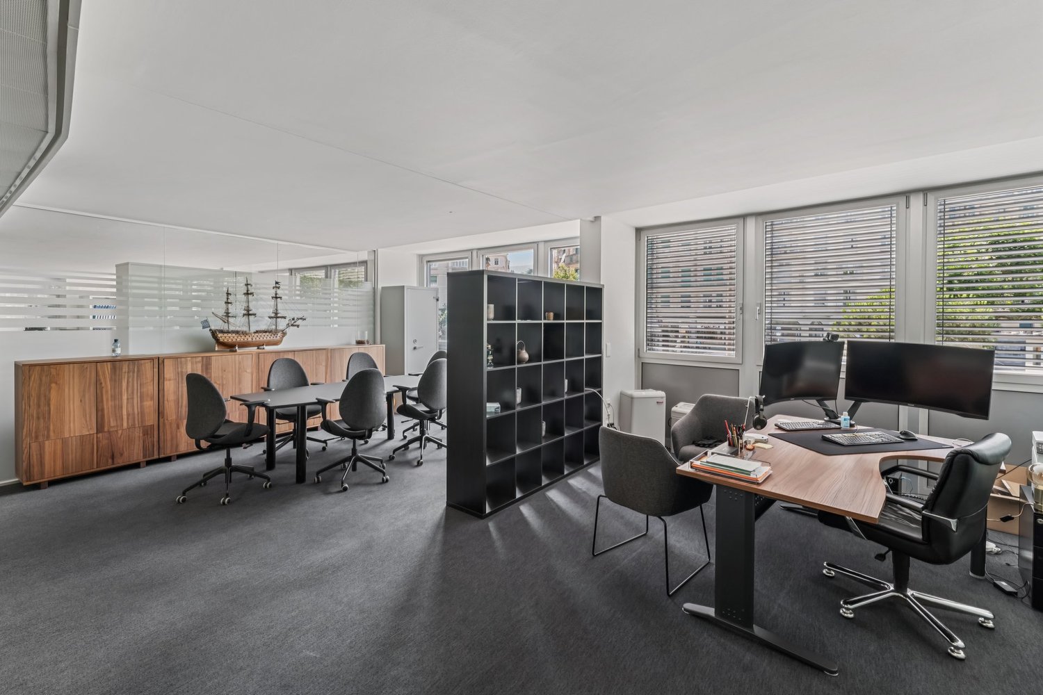 326m² ufficio, foto 3 di 7