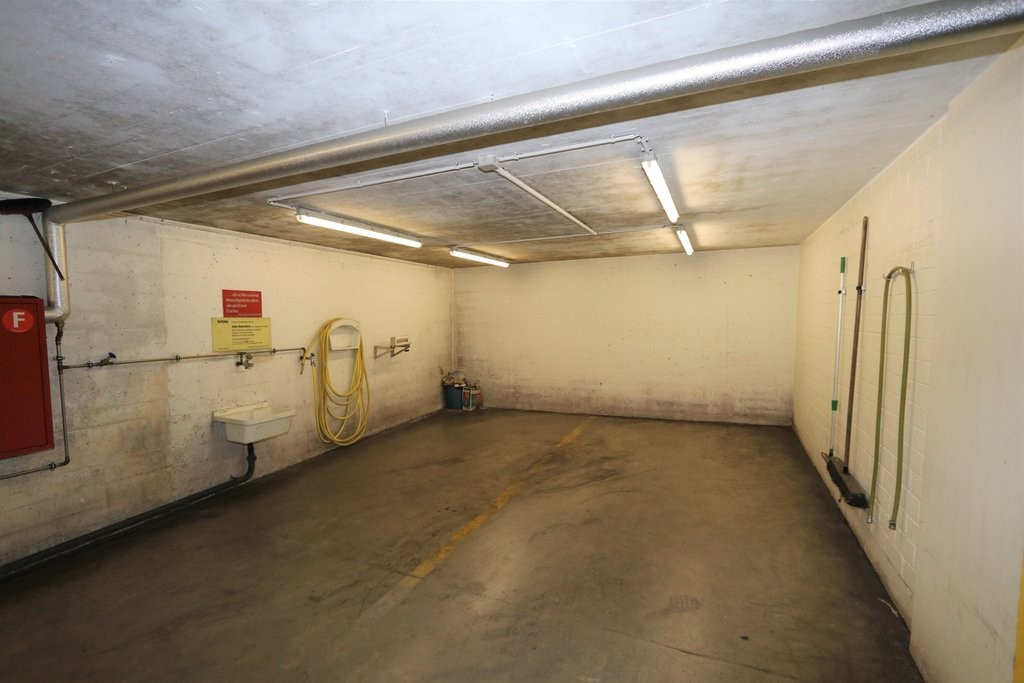 Posto auto interrato di 14m²