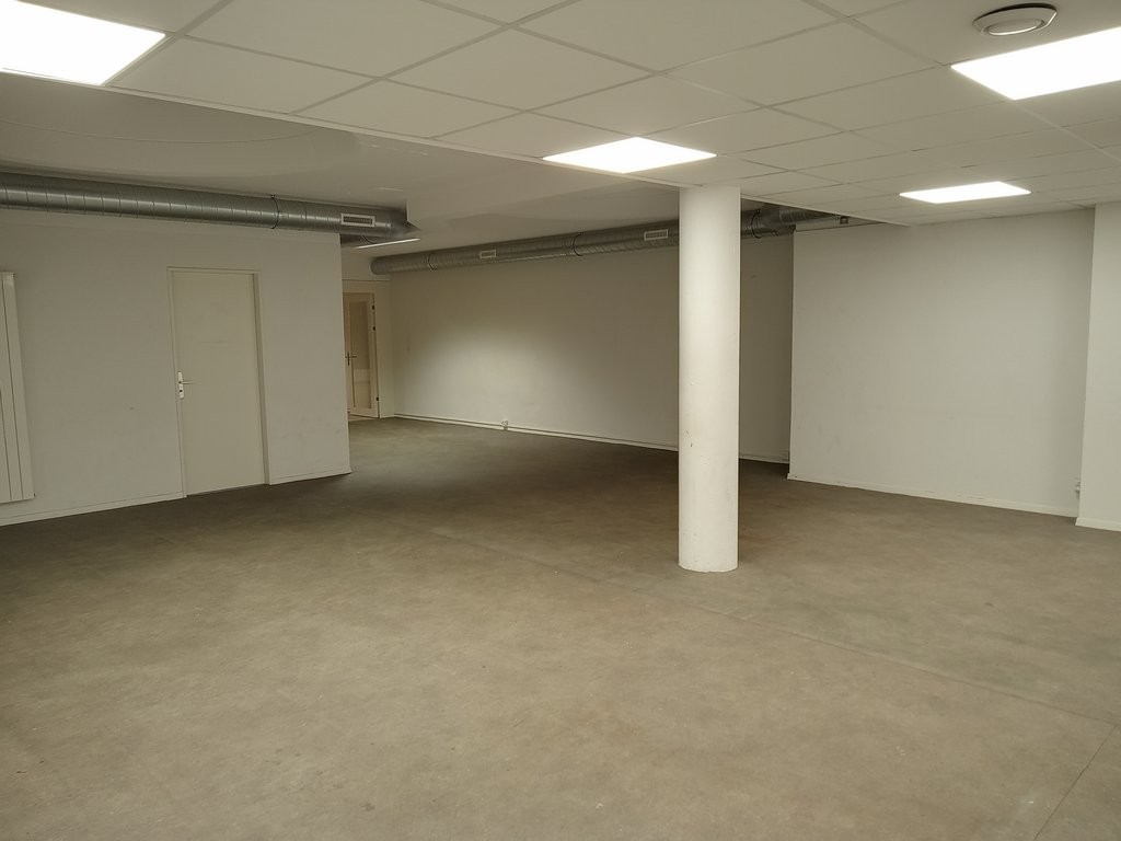 245m² ufficio, foto 1 di 10