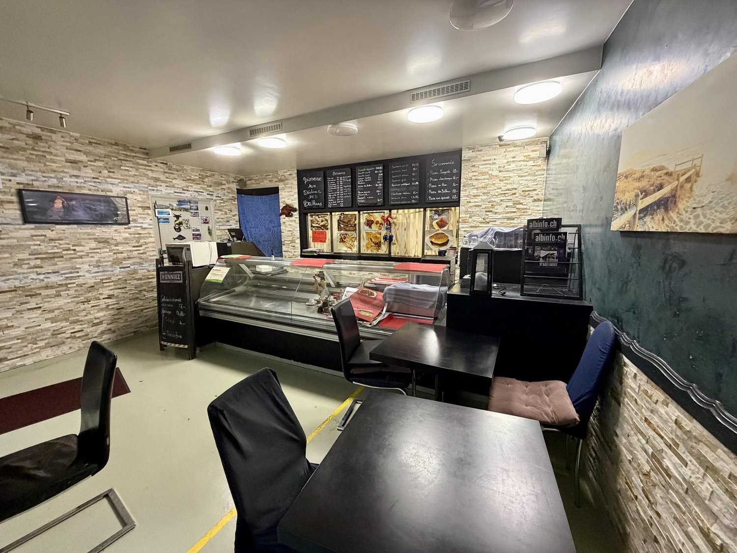 70m² shop