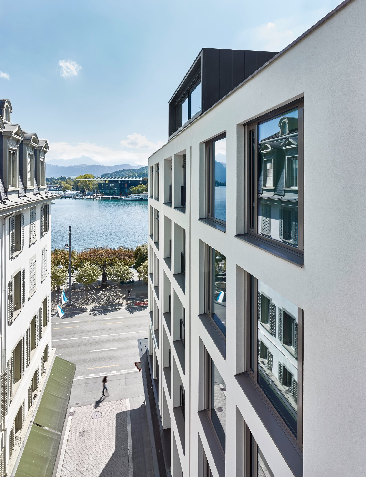 319m² studio
