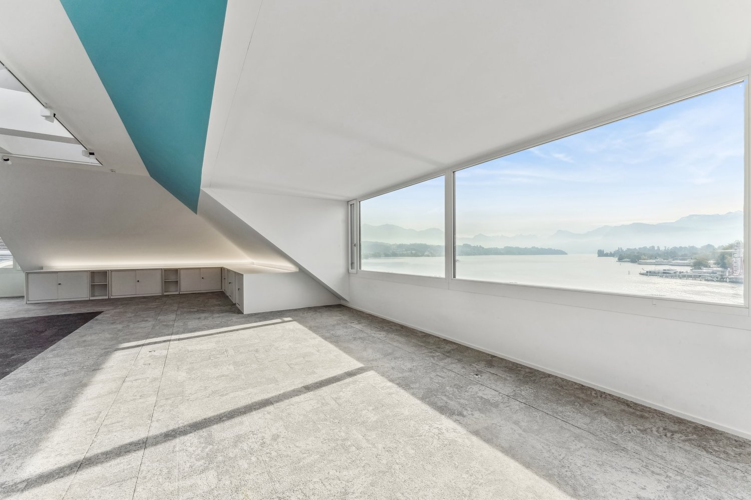 319m² studio