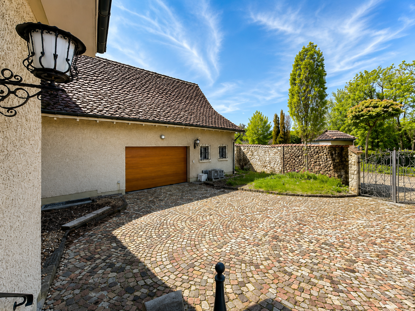 14 rooms villa