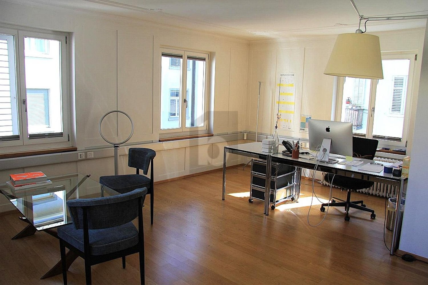 100m² office