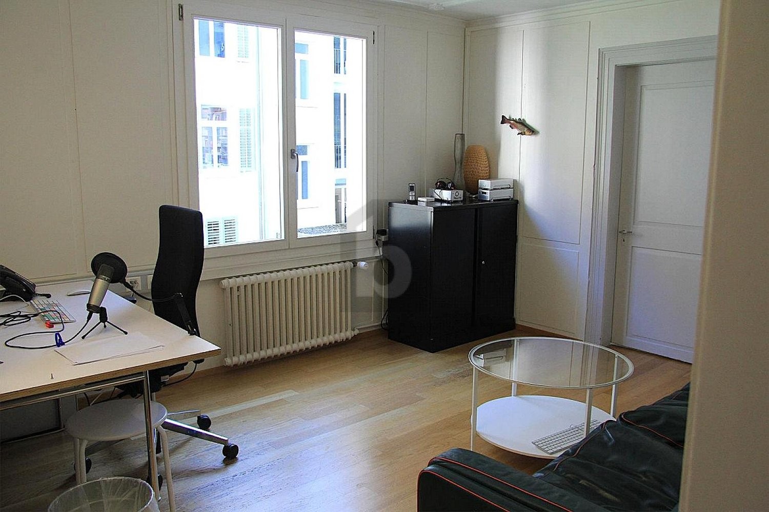 100m² office