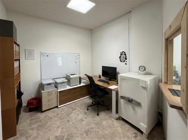 Office, foto 3 di 7