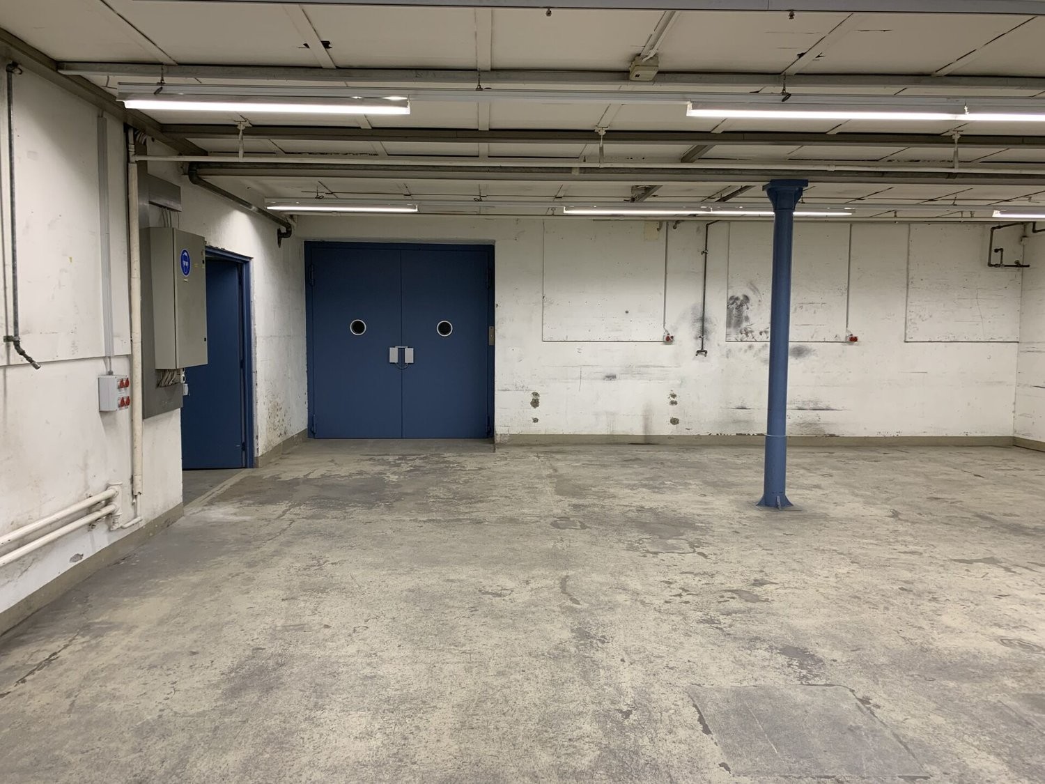 210m² commercial