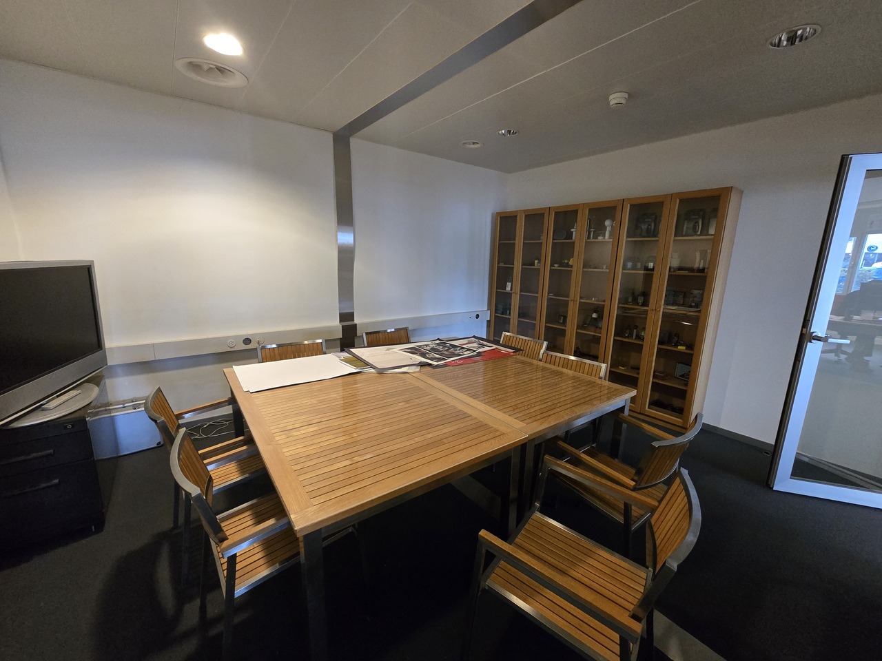 166m² office