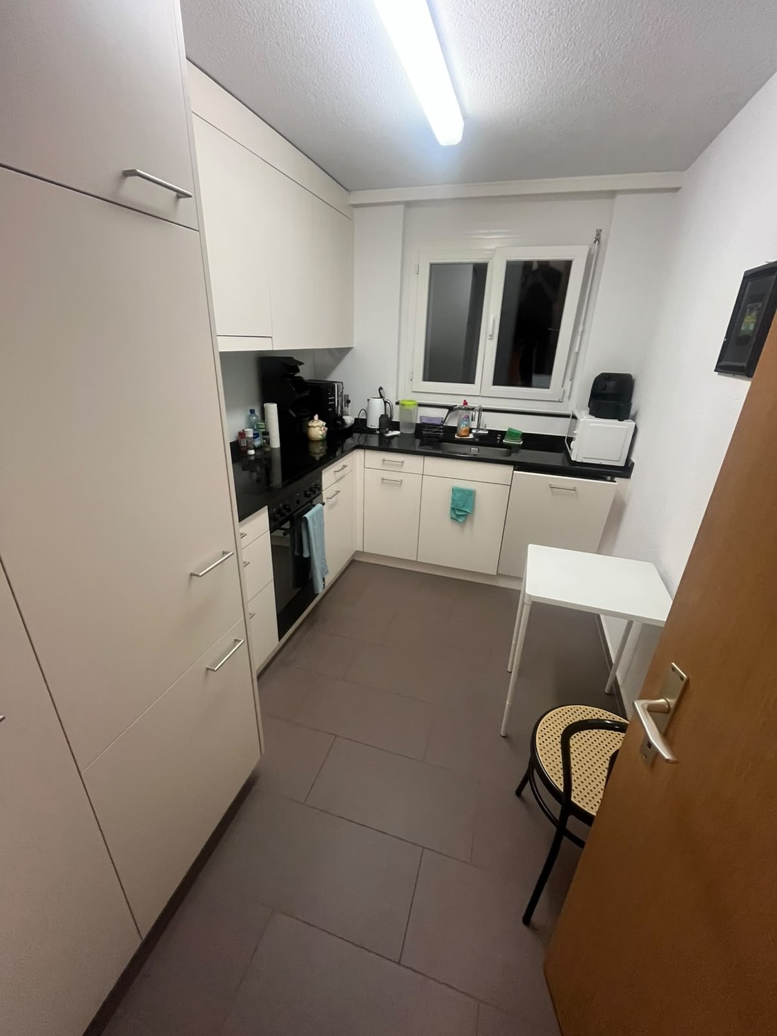 Camera in un appartamento condiviso, foto 1 di 4