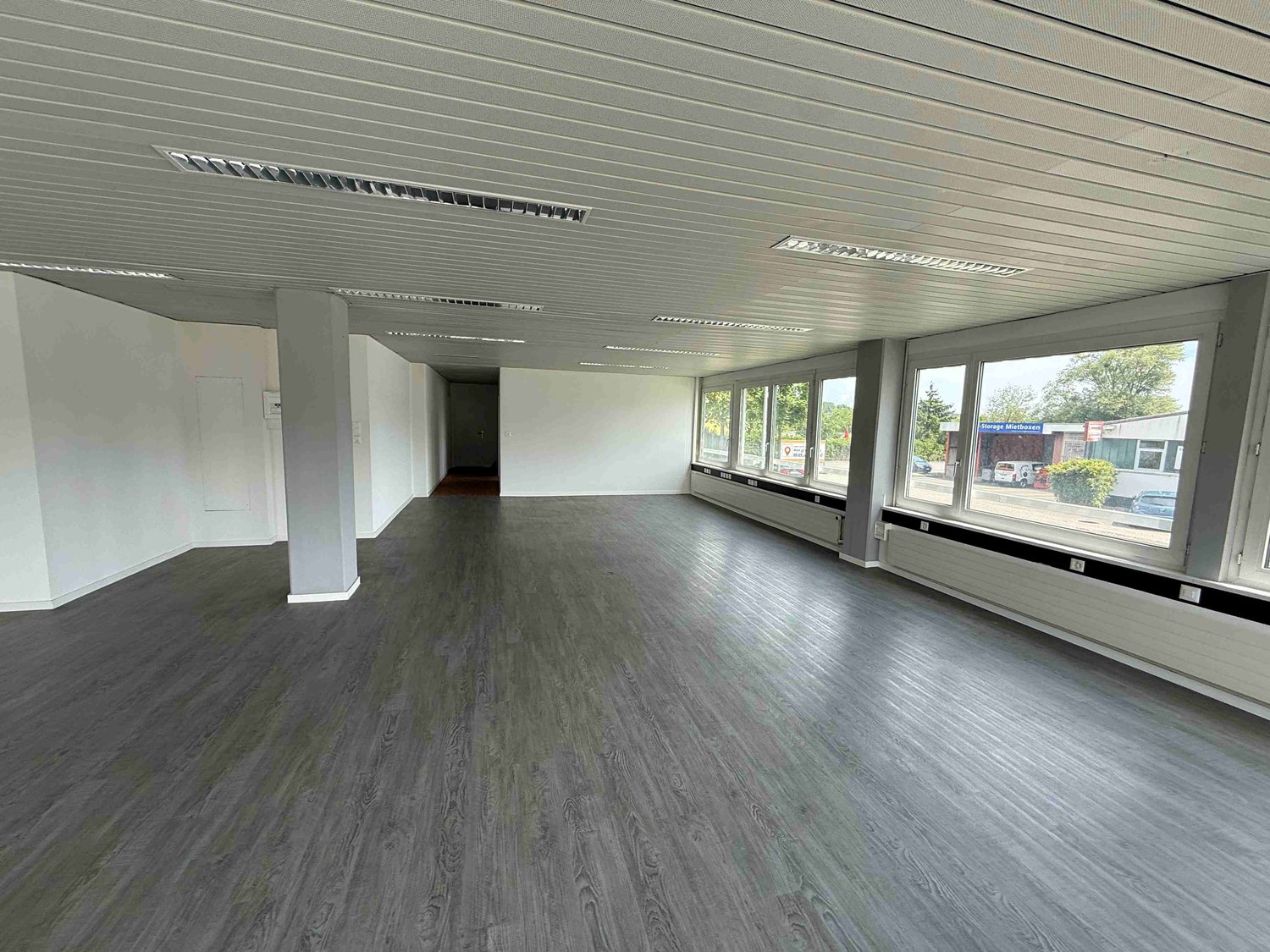 125m² office