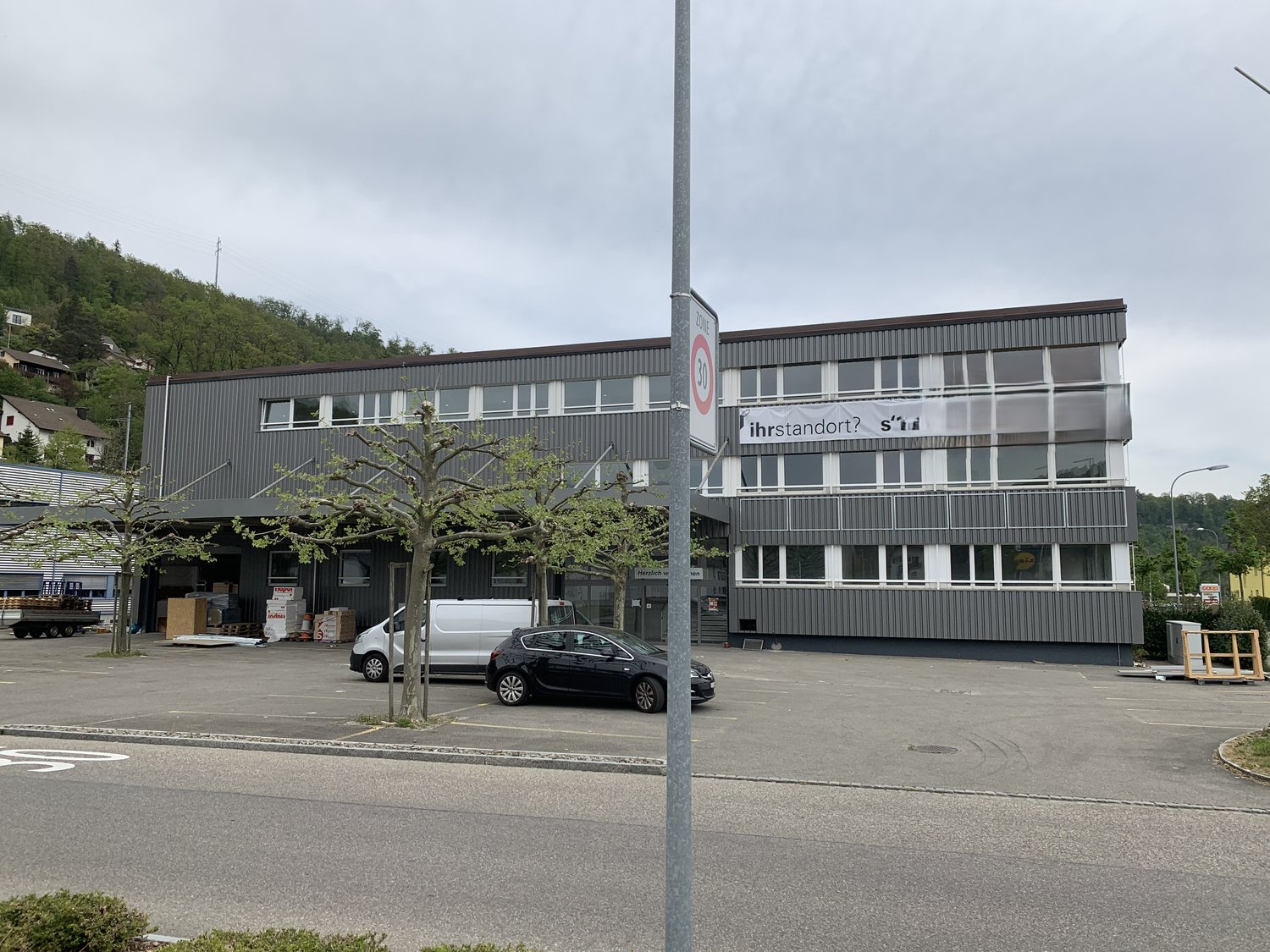 125m² office
