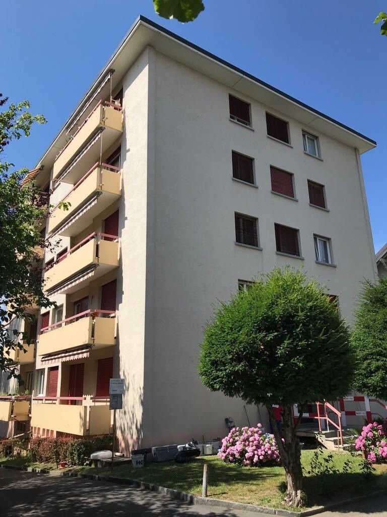 Abgedeckter Veloparkplatz