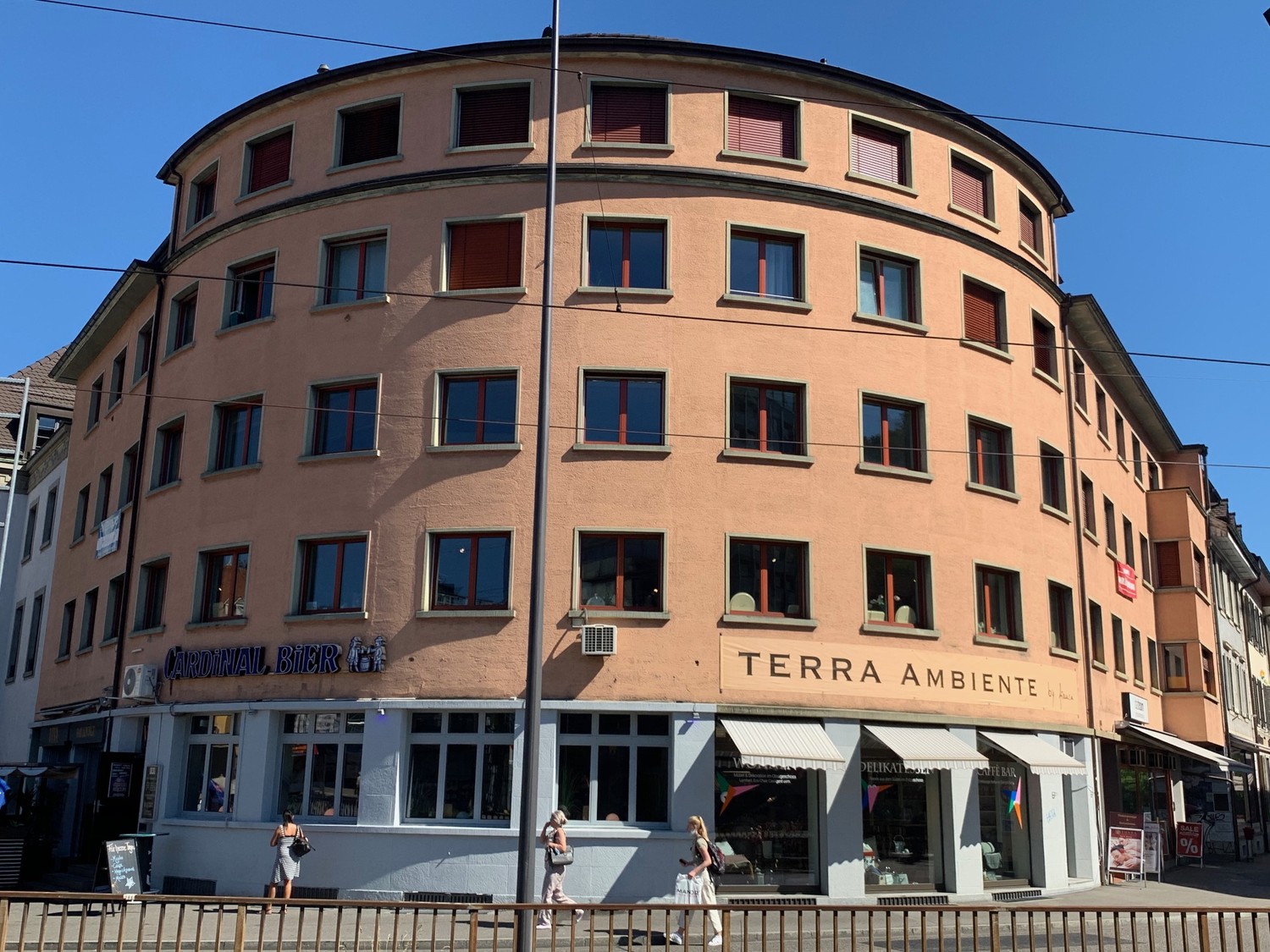 negozio di 142m²