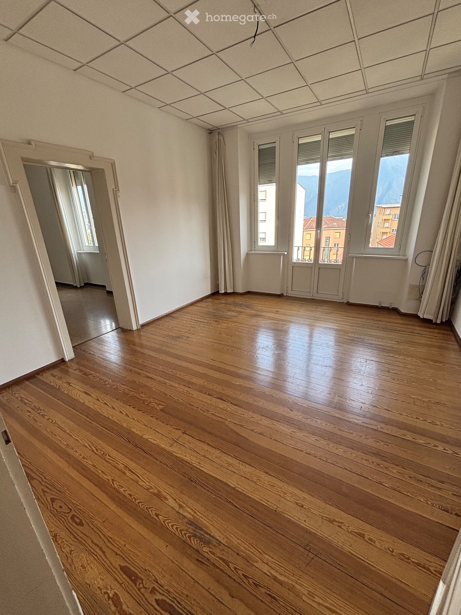 6 rooms apartment