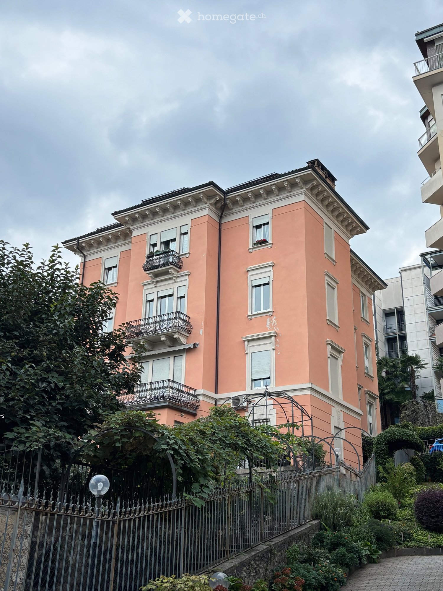 6 rooms apartment