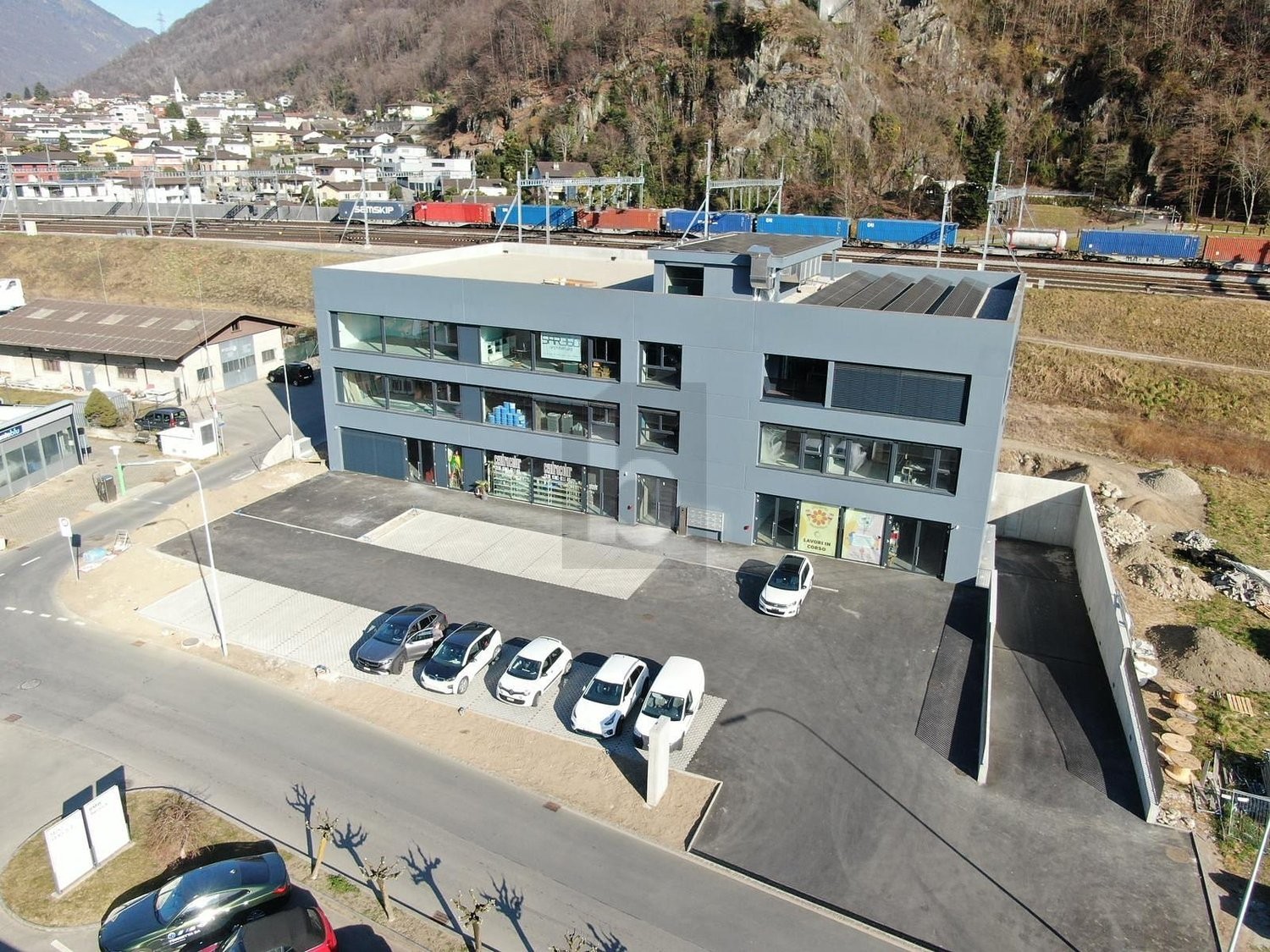 120m² office