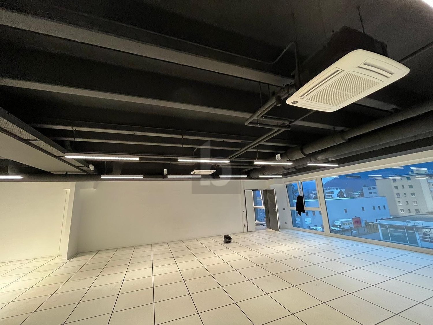 120m² office
