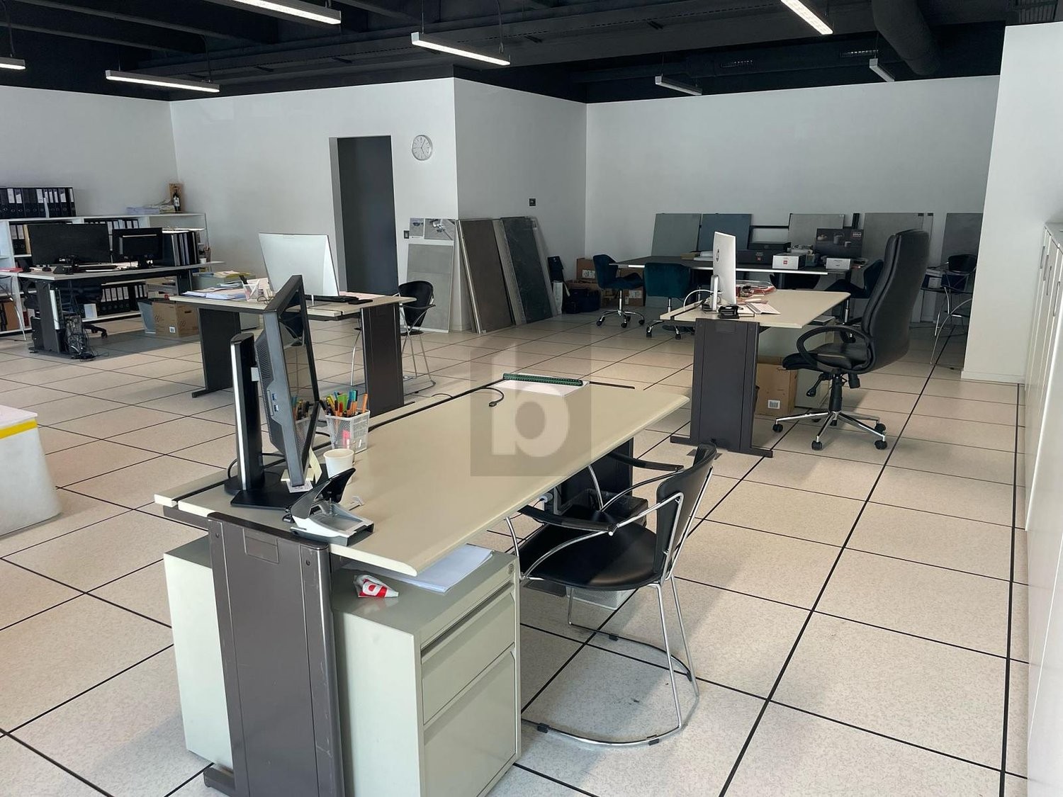 120m² office