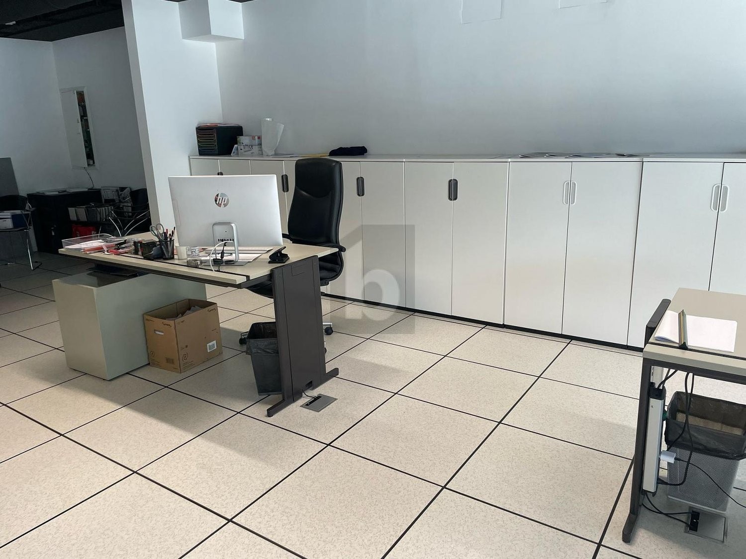 120m² office