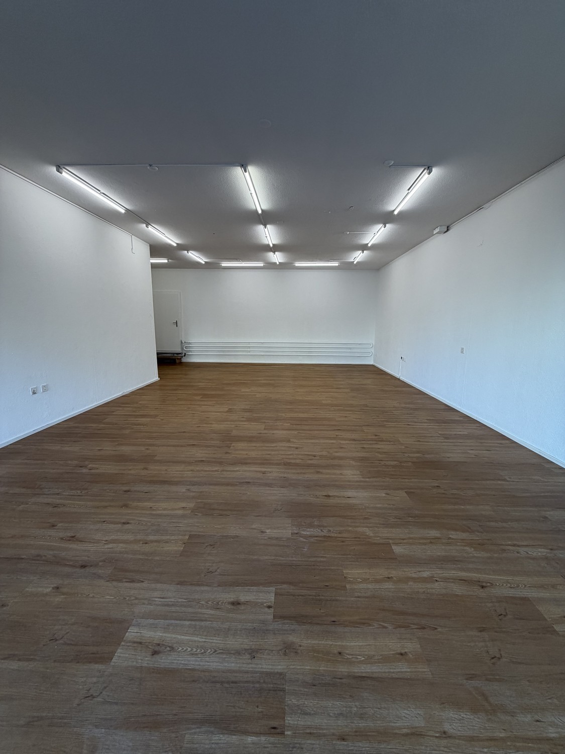 negozio di 97m², foto 3 di 10