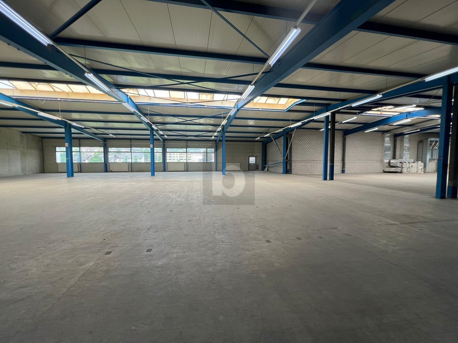 2000m² storage room