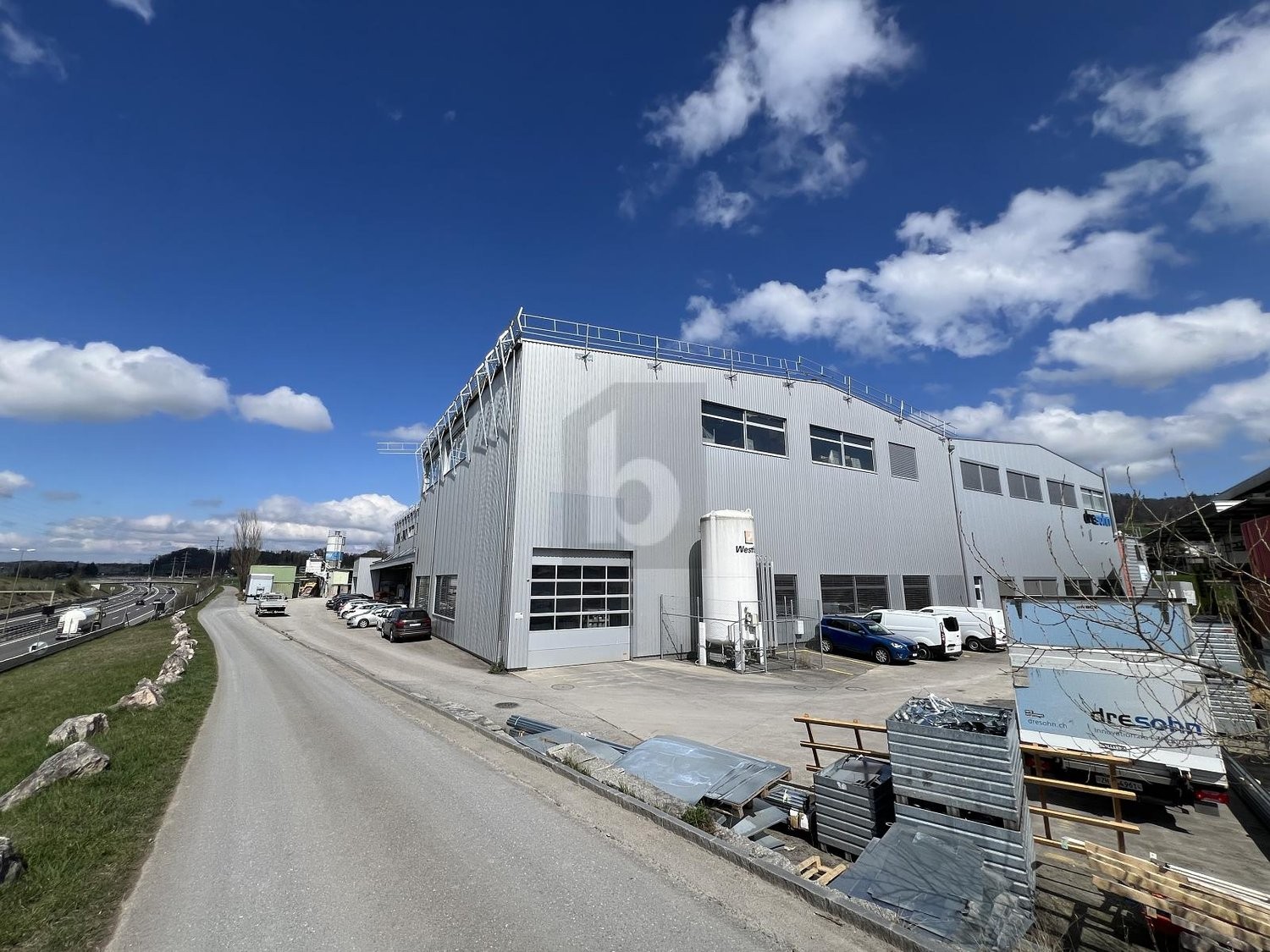 2000m² storage room