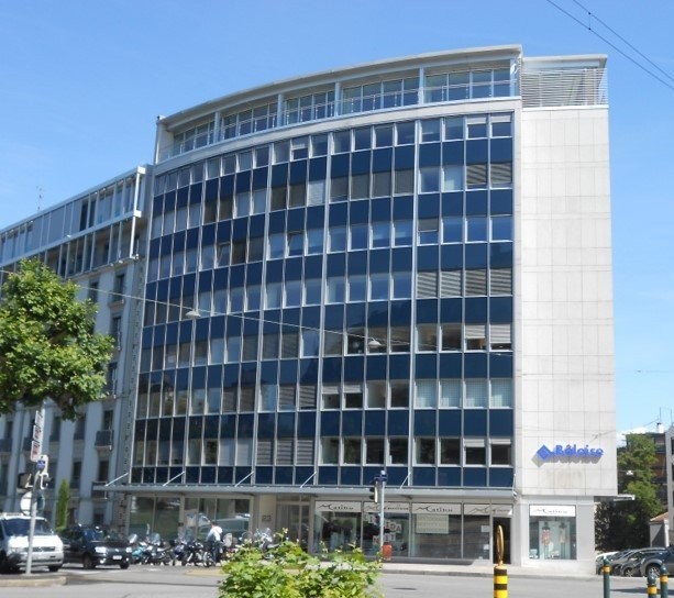 183m² shop