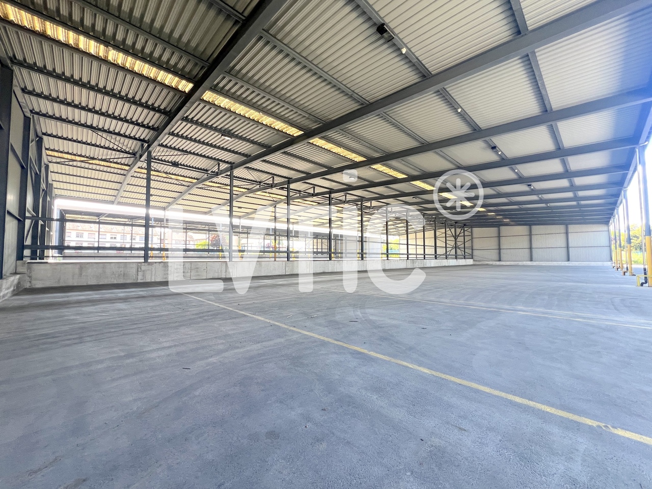 12000m² storage room