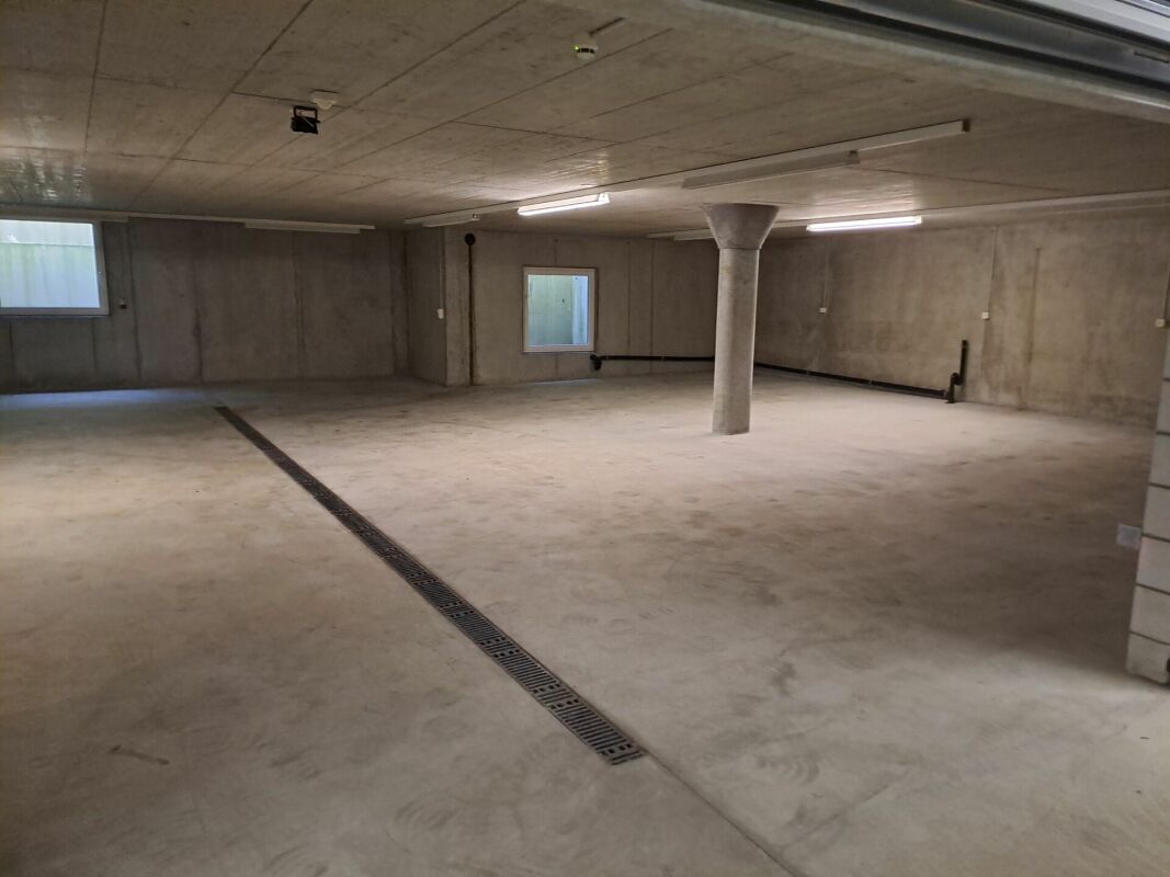 175m² spazio aperto, foto 1 di 3
