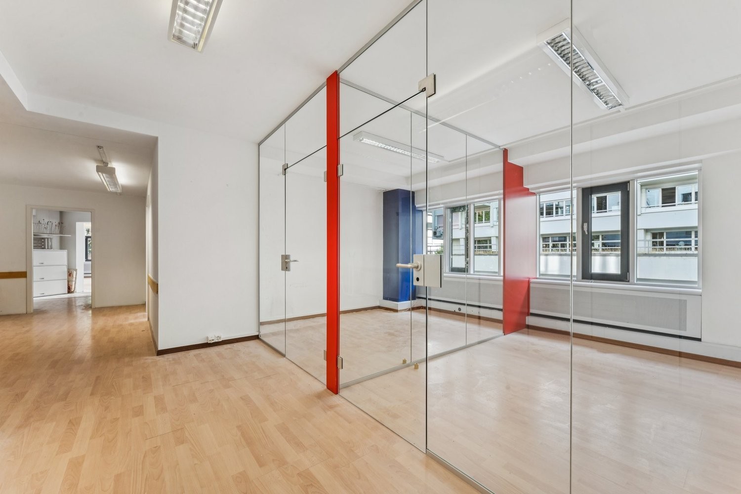 174m² ufficio, foto 4 di 6